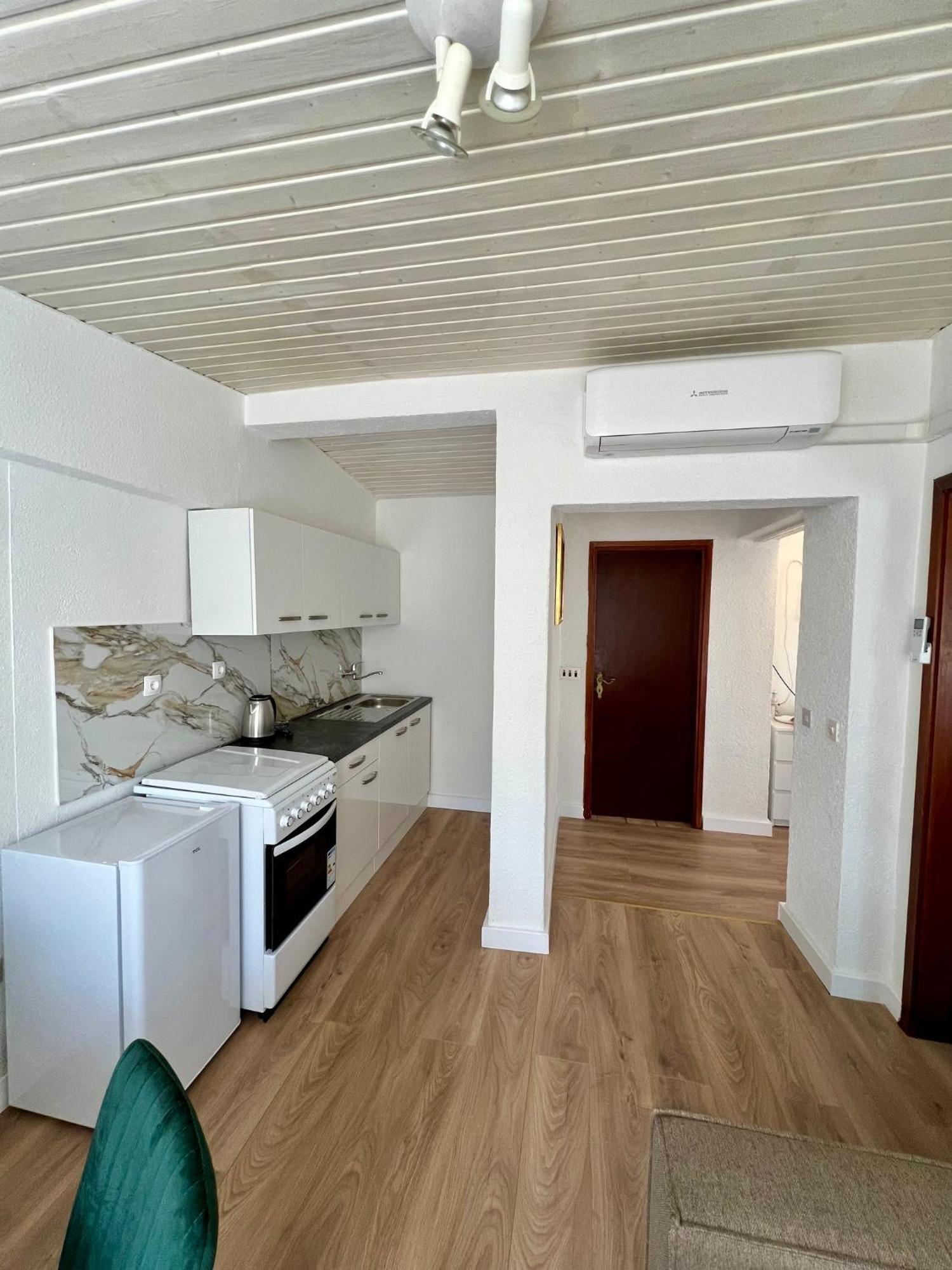 Apartment Jole Razanj Luaran gambar