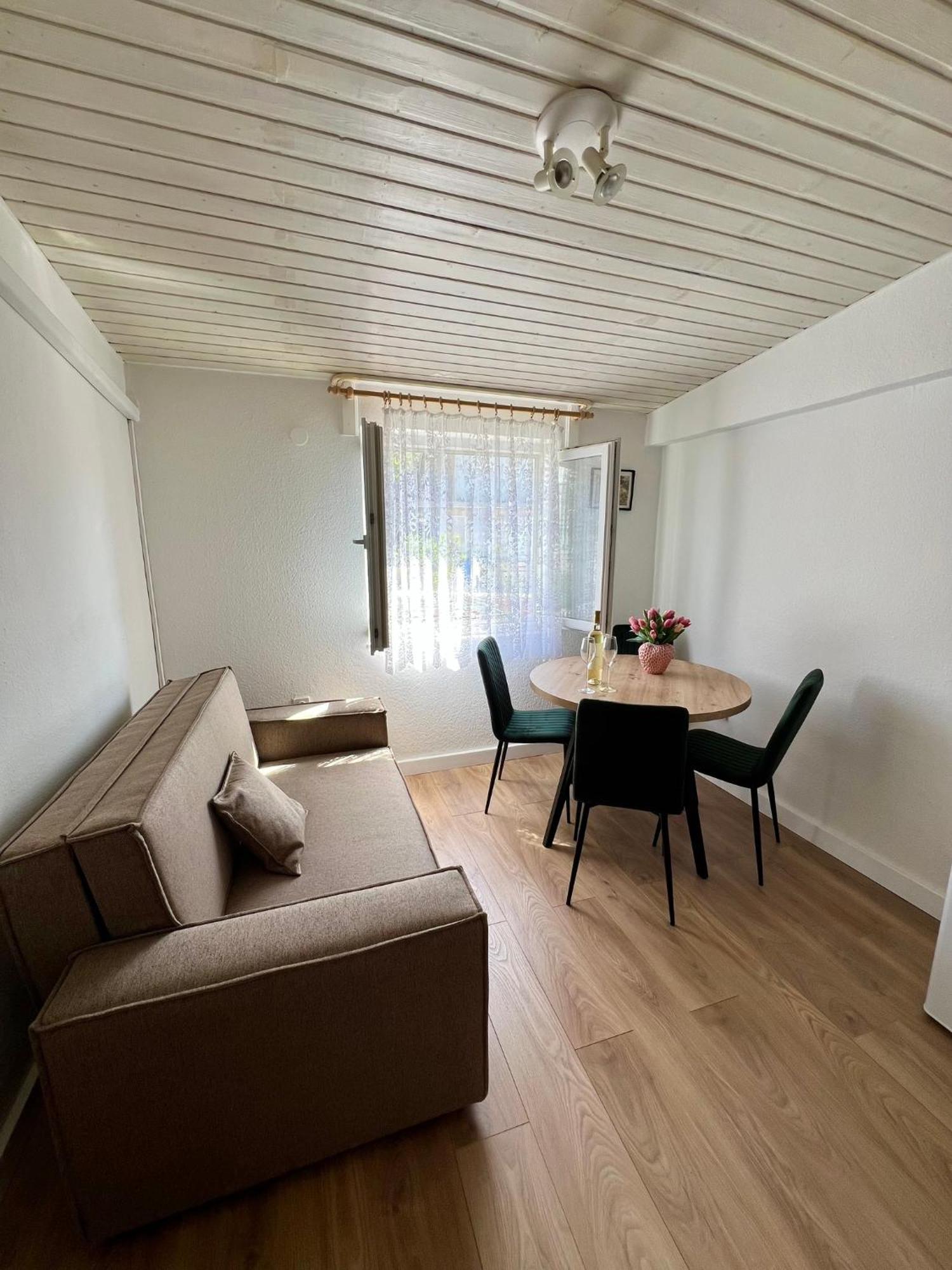 Apartment Jole Razanj Luaran gambar